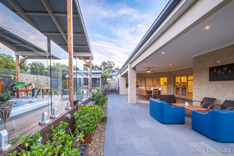 41 Henry Lawson Drive, Pakenham VIC 3810