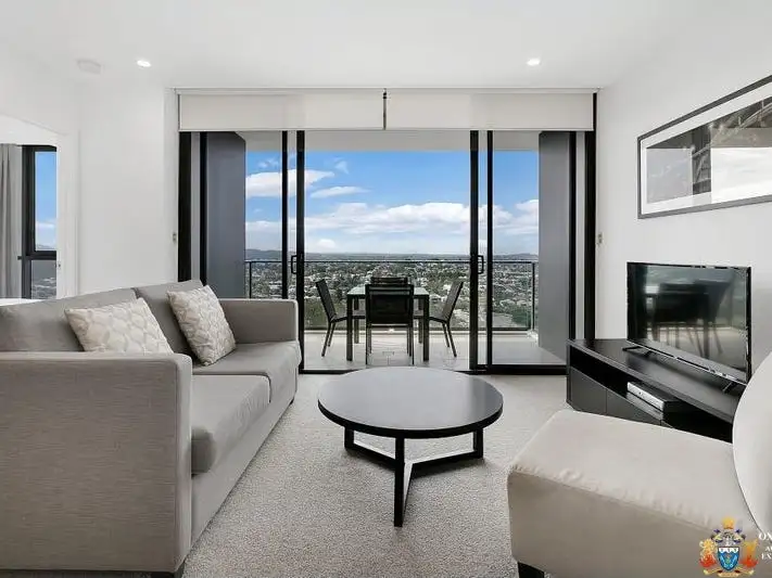 2902/55 Railway Terrace