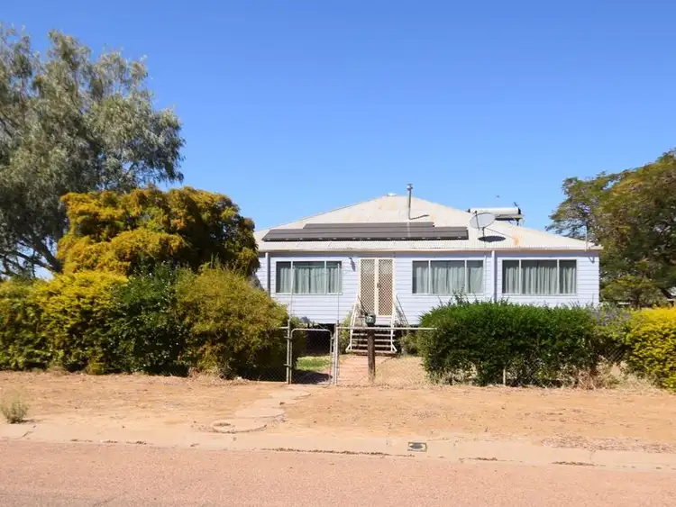 17 Wompoo Road, Longreach QLD 4730