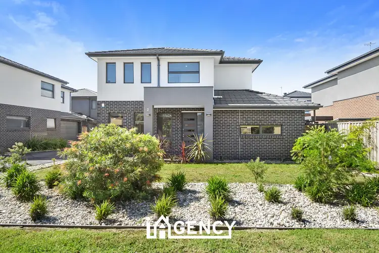 Main view of Homely townhouse listing, 2/114 Kennington Park Drive, Endeavour Hills VIC 3802