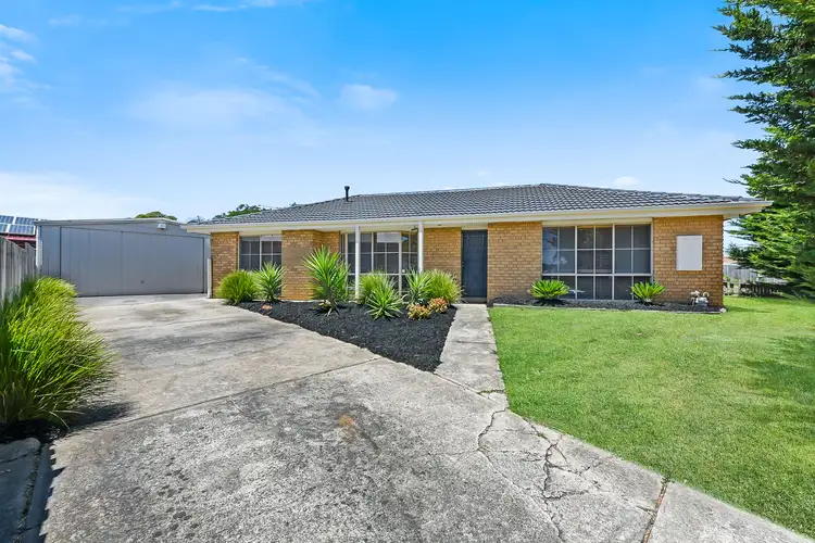 10 Maureen Close, Cranbourne West VIC 3977