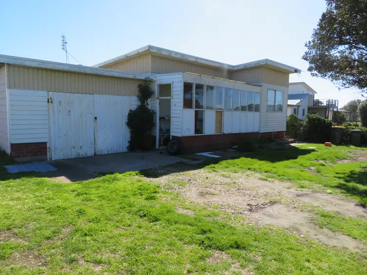 23 Shoreline Drive, Seaspray VIC 3851