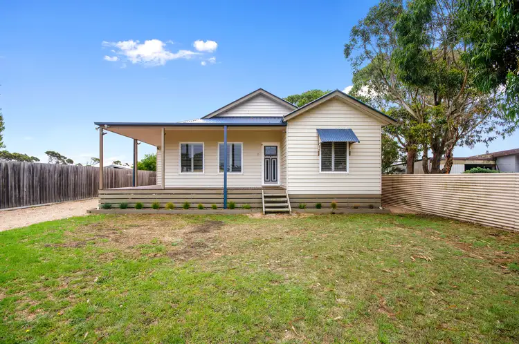 11 Davies Street, Seaspray VIC 3851