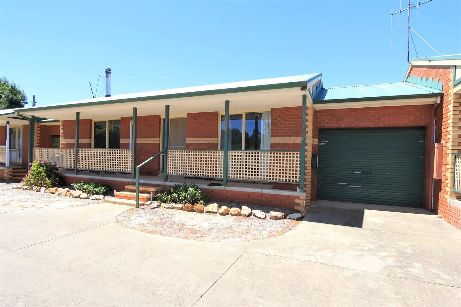 Main view of Homely unit listing, 2/33 Beauchamp Street, Heathcote VIC 3523