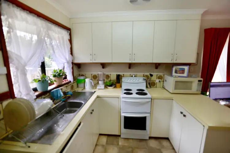 Fourth view of Homely unit listing, 1/6 Cockerell Court, Kennington VIC 3550