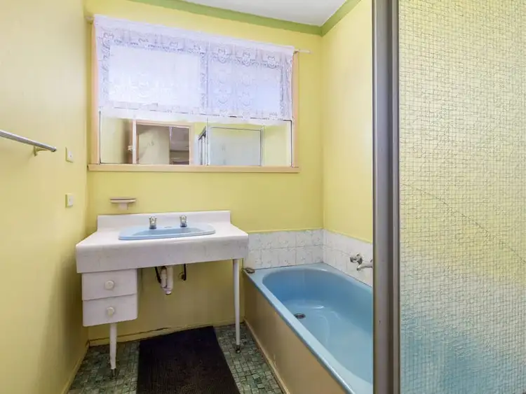 Seventh view of Homely house listing, 8 Walnut Court, Kings Park VIC 3021
