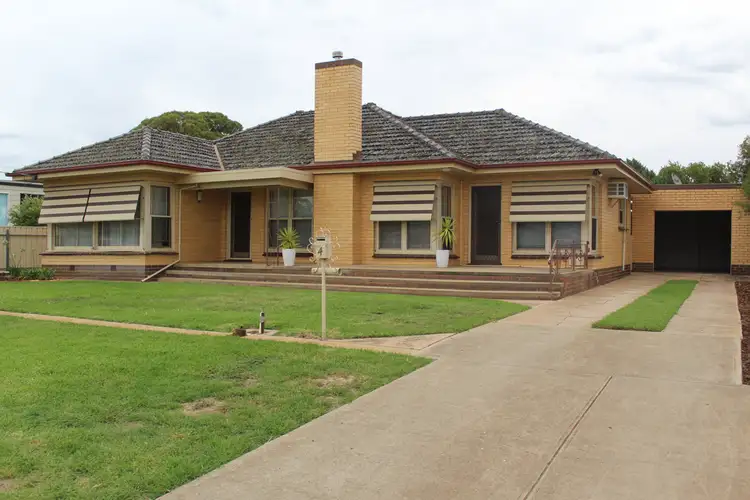 4 Woodward Street, Nhill VIC 3418