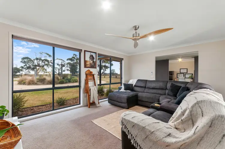 Fifth view of Homely house listing, 8 Wattlebird Close, Seaspray VIC 3851
