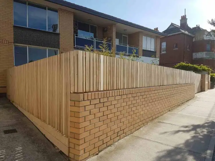 2/2 Raleigh Street
