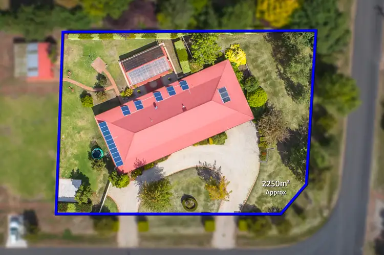 6 Old Farm Way, Romsey VIC 3434