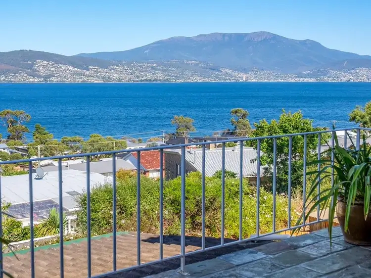 261 Carella Street, Howrah TAS 7018