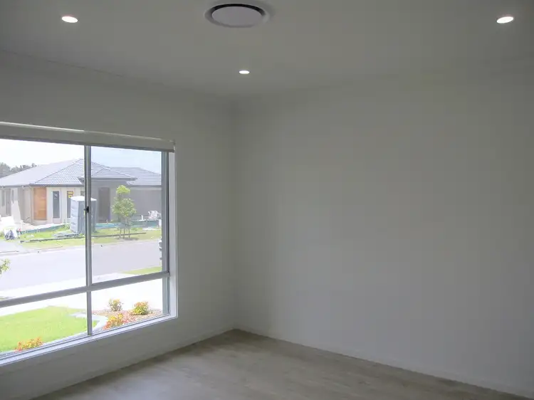 Fifth view of Homely semi-detached listing, 1/6 Whitsunday Circuit, Pimpama QLD 4209