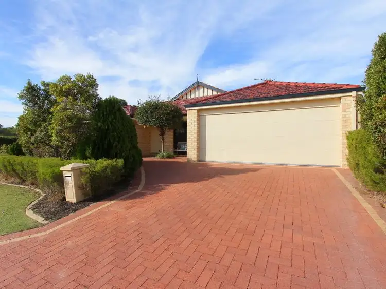 2 Barcoo Close, Sinagra WA 6065