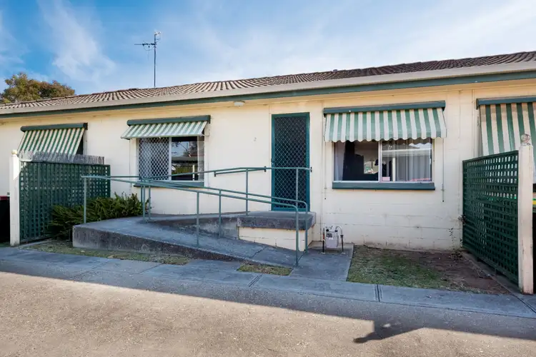 Main view of Homely unit listing, 2/92 LAWRENCE STREET, Wodonga VIC 3690