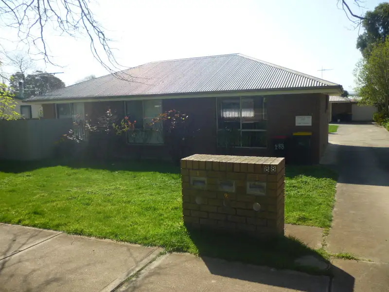 Main view of Homely unit listing, 1/88 Atkinson Street, Ballan VIC 3342