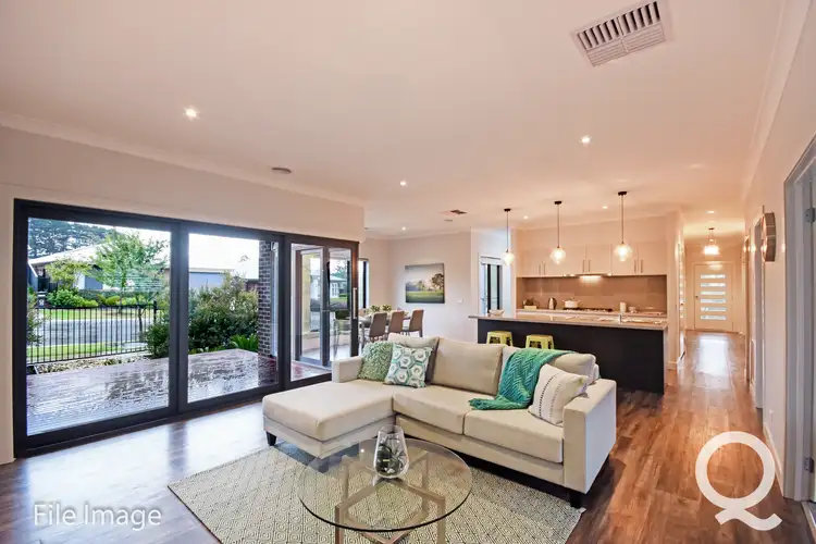 Fifth view of Homely house listing, 10 Hillgrove Close, Warragul VIC 3820