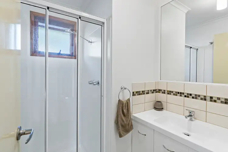 Sixth view of Homely unit listing, 2/9 Crusoe Road, Kangaroo Flat VIC 3555