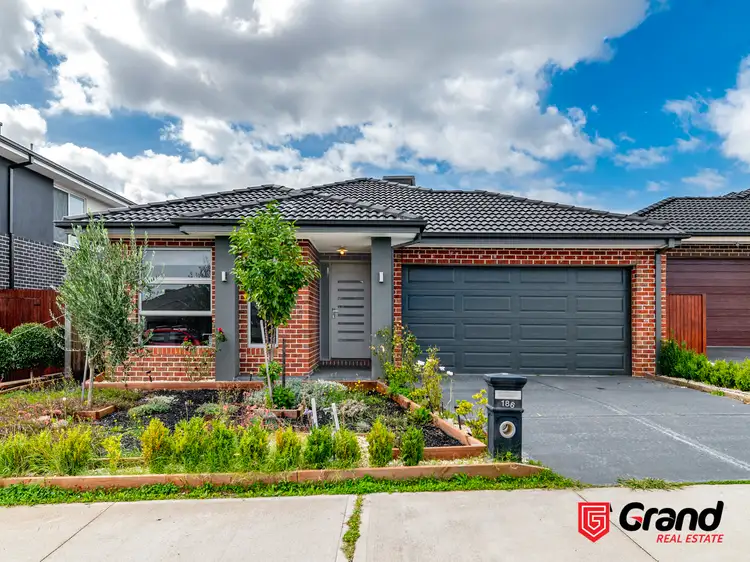 186 Wheelers Park Drive, Cranbourne North VIC 3977