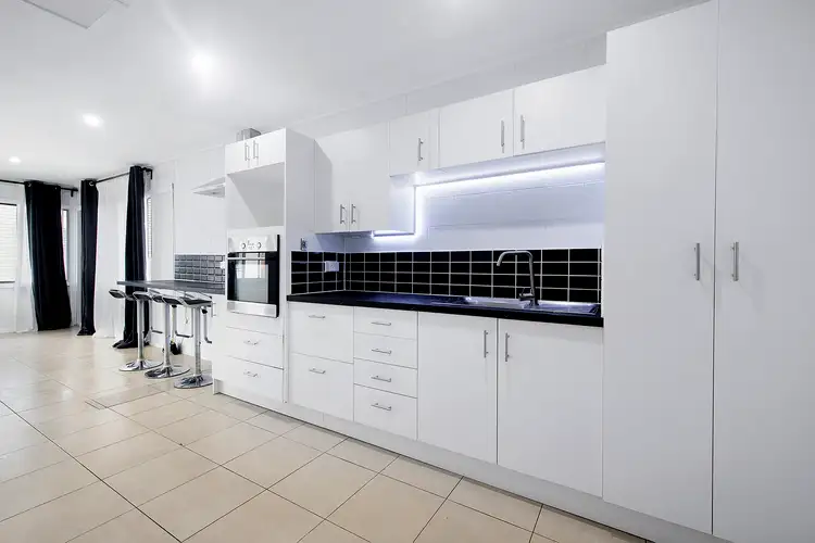 10/10 Leonard Avenue, Surfers Paradise QLD 4217