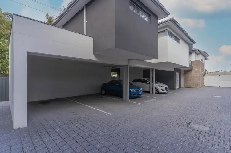 8/2 Croesus Street, Morley WA 6062