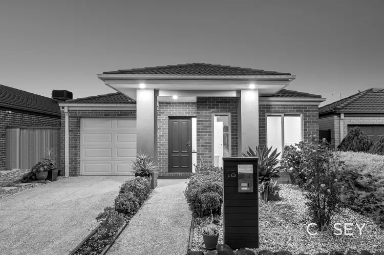 18 Fieldstone Crescent, Cranbourne North VIC 3977
