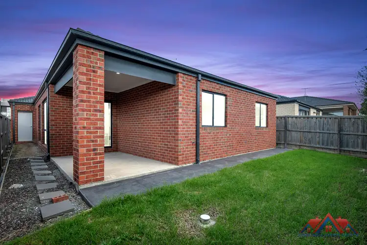 Second view of Homely house listing, 7 Aramon Way, Berwick VIC 3806