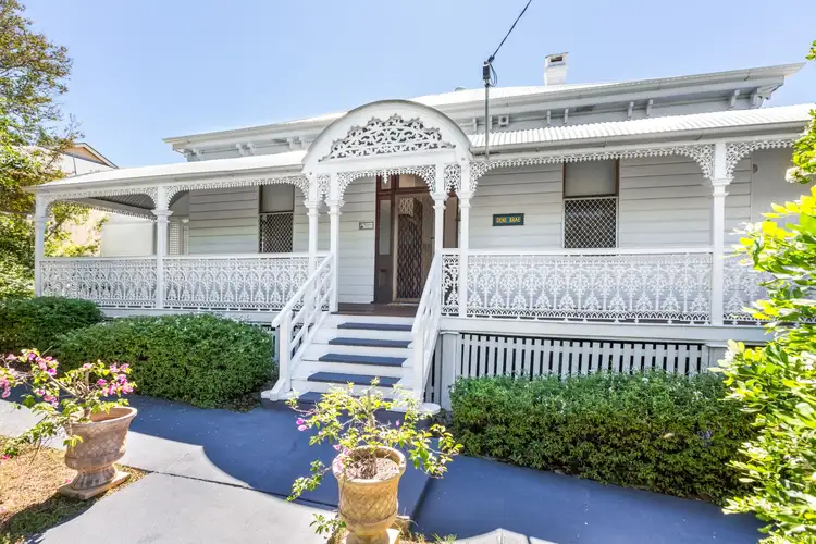 20 GLEBE ROAD, Newtown QLD 4305