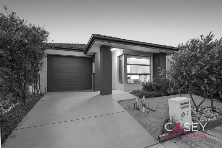 7 Fenix Way, Clyde North VIC 3978