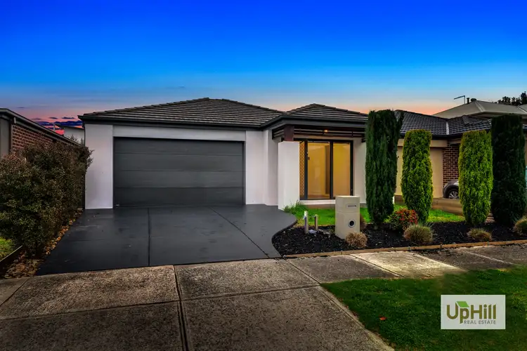 5 Dunstan Street, Cranbourne East VIC 3977