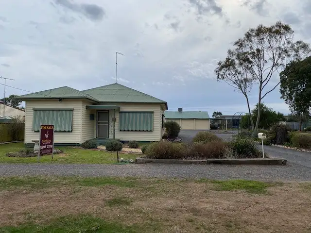 10 Wood Street, Warracknabeal VIC 3393