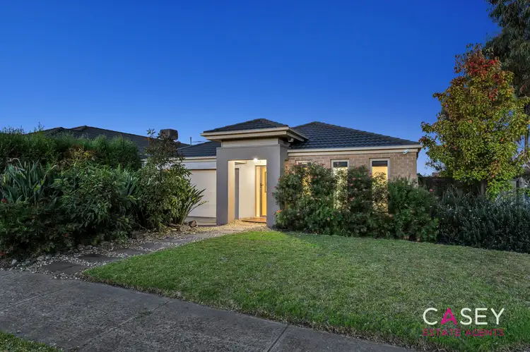 19 Olivebank Crescent, Cranbourne North VIC 3977