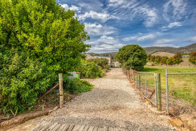 35 LITTLE SNOWY CREEK ROAD, Eskdale VIC 3701