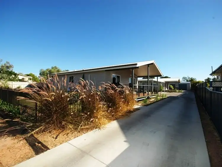 8 Robin Road, Longreach QLD 4730