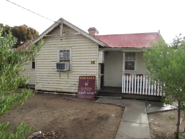 13 Molyneaux Street, Warracknabeal VIC 3393