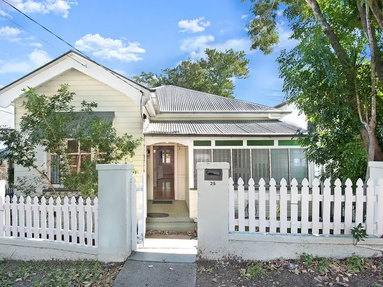 25 Appel Street