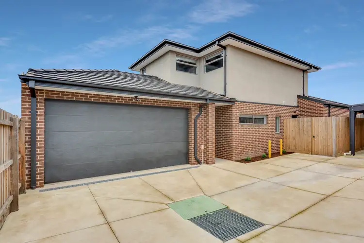 Main view of Homely townhouse listing, 2/15 Rossiter Avenue, Endeavour Hills VIC 3802