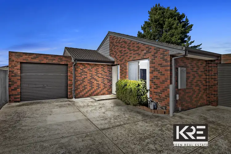 2/27 Simpson Drive, Dandenong North VIC 3175
