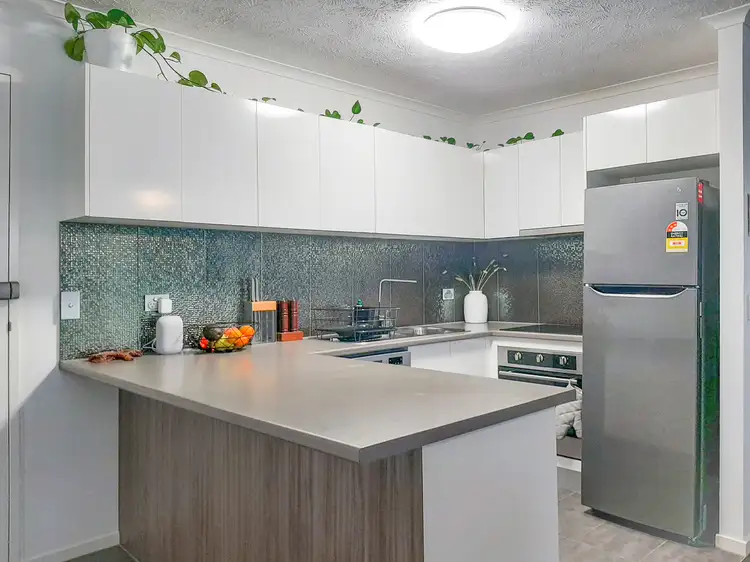 2/8 Baker Avenue, Labrador QLD 4215