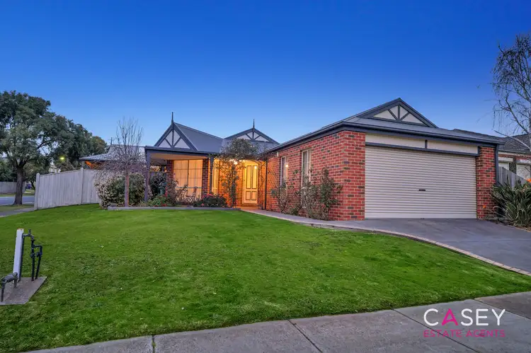 2 Bundoran Avenue, Cranbourne VIC 3977