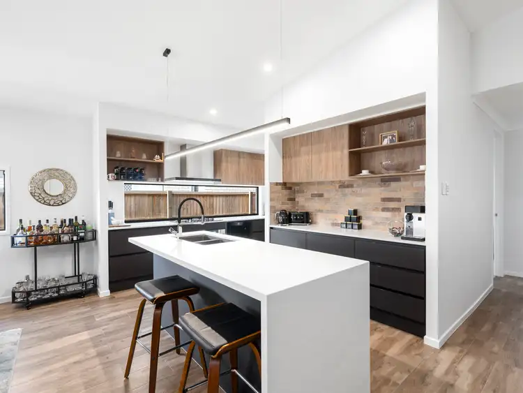 Fifth view of Homely house listing, 23 Greenview Circuit, Arundel QLD 4214