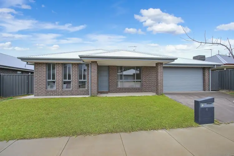 4 Lankester Court