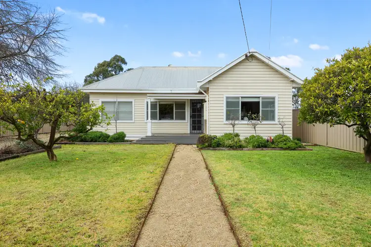 8 LORRAINE AVENUE, Nagambie VIC 3608