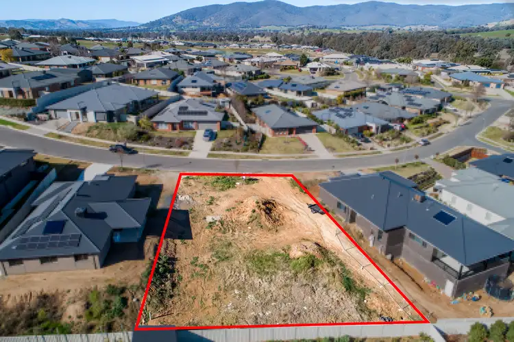 6 MCSWINEY COURT, Leneva VIC 3691