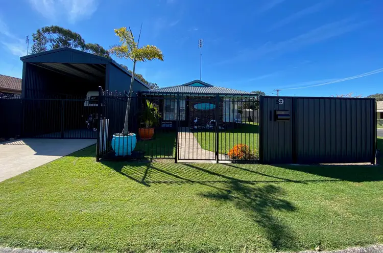 9 Limpus Street, Urangan QLD 4655
