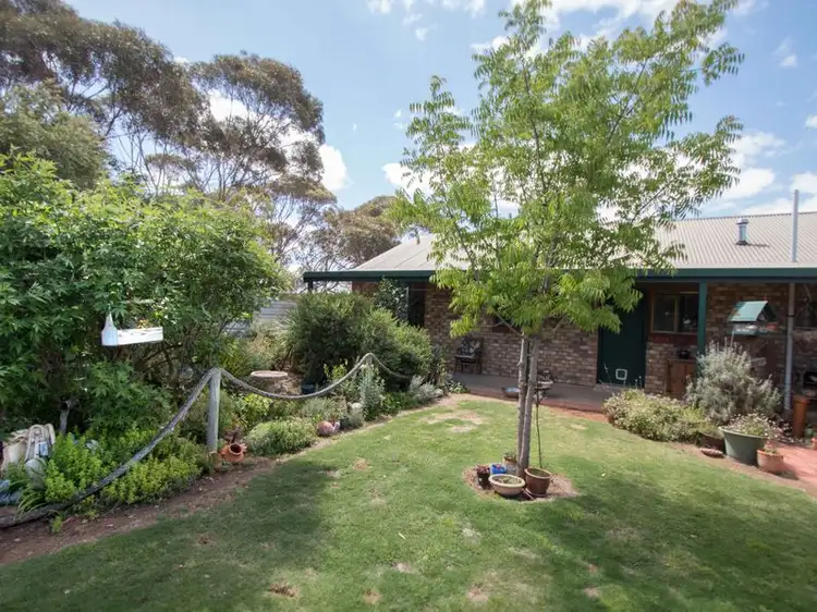 8 Railway Terrace, Wynarka SA 5306