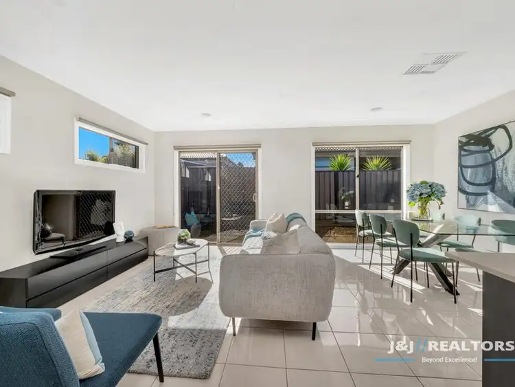 32 Wilkiea Crescent, Cranbourne North VIC 3977