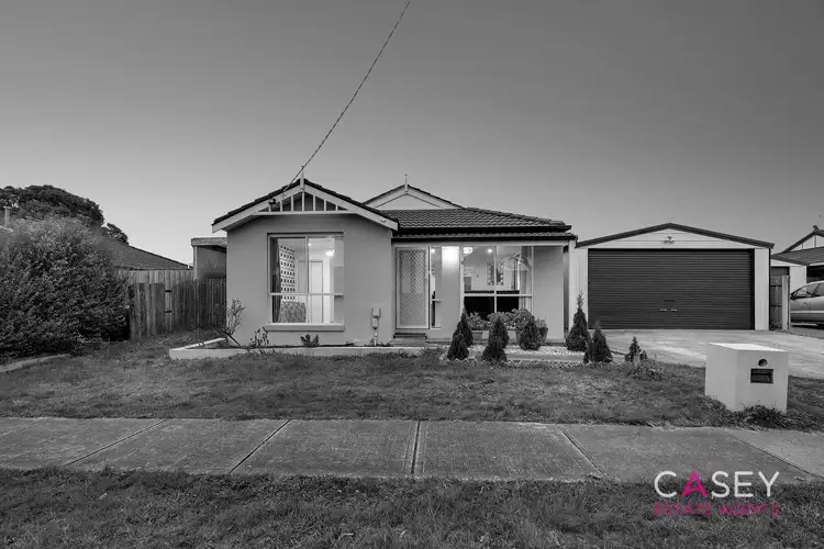 8 Willora Crescent, Cranbourne West VIC 3977