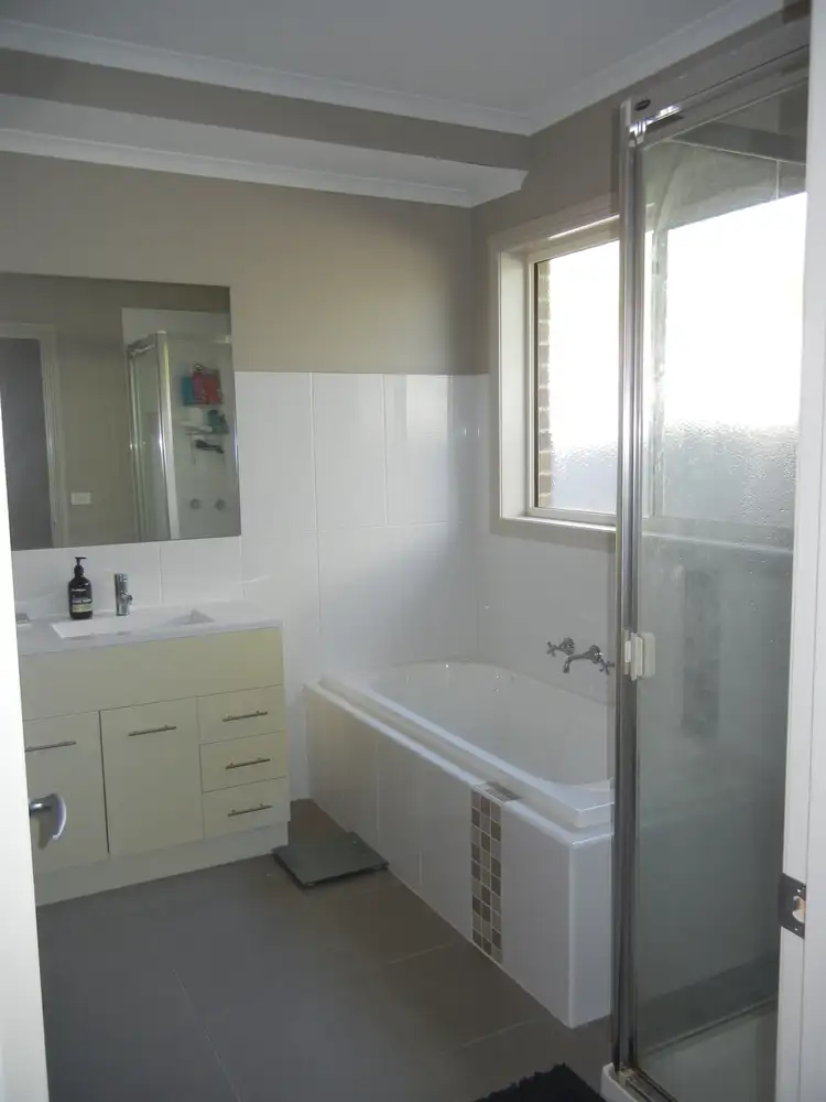 Fifth view of Homely townhouse listing, 27 Alexander Street, Warragul VIC 3820