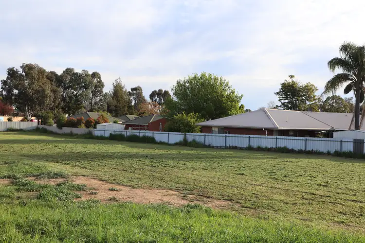 25 MEERA COURT, Lavington NSW 2641