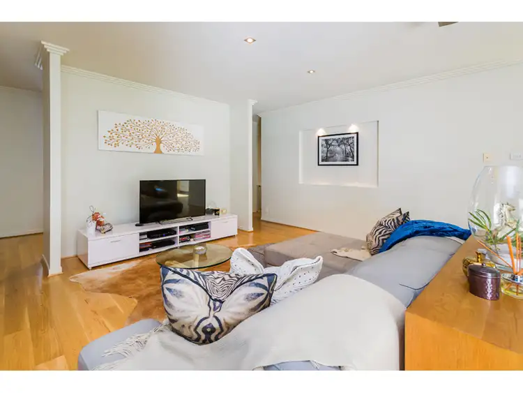 Sixth view of Homely house listing, 9 Huxley Ct, Pacific Pines QLD 4211